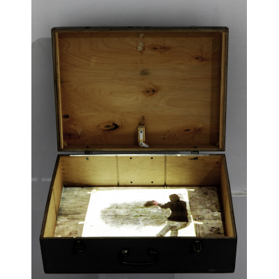 Mažasis Chose / Dėžutė iš trijų projekcijų vaizdo instaliacijos „Mažasis Chose“